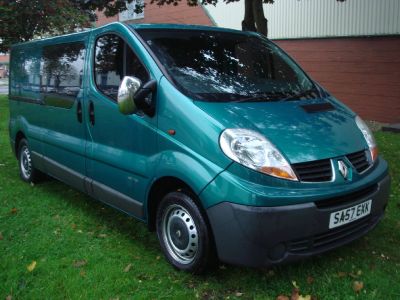 Renault Trafic 2.0 LL29dCi 115 Crew Van Commercial Diesel GreenRenault Trafic 2.0 LL29dCi 115 Crew Van Commercial Diesel Green at Chequered Flag GB LTD Leeds