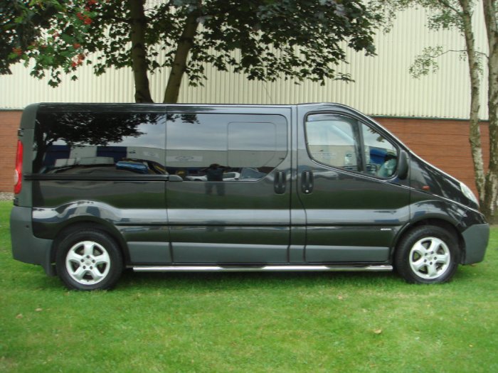 Vauxhall Vivaro 2.0 CDTi 16v 2900 LWB Combi 5dr (9 Seats) MPV Diesel Black