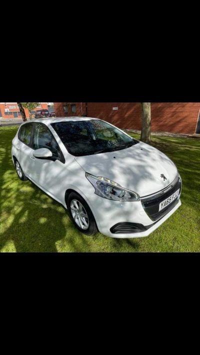 Peugeot 208 1.2 PureTech Active 5dr Hatchback Petrol WhitePeugeot 208 1.2 PureTech Active 5dr Hatchback Petrol White at Chequered Flag GB LTD Leeds