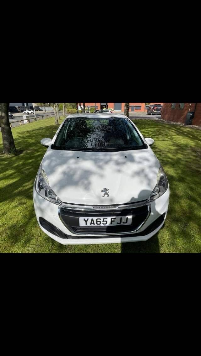 Peugeot 208 1.2 PureTech Active 5dr Hatchback Petrol White