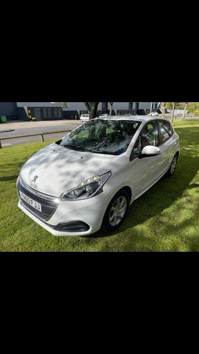 Peugeot 208 1.2 PureTech Active 5dr Hatchback Petrol White