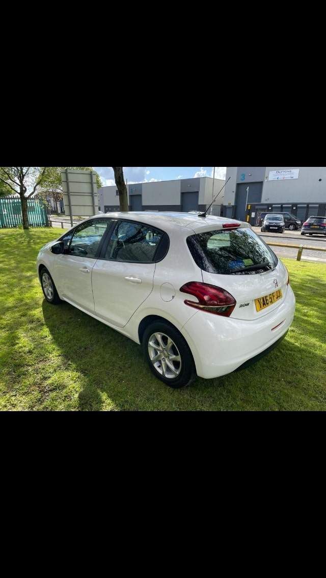 Peugeot 208 1.2 PureTech Active 5dr Hatchback Petrol White