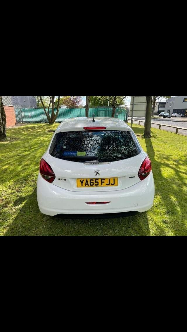 Peugeot 208 1.2 PureTech Active 5dr Hatchback Petrol White