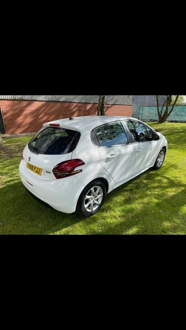 Peugeot 208 1.2 PureTech Active 5dr Hatchback Petrol White