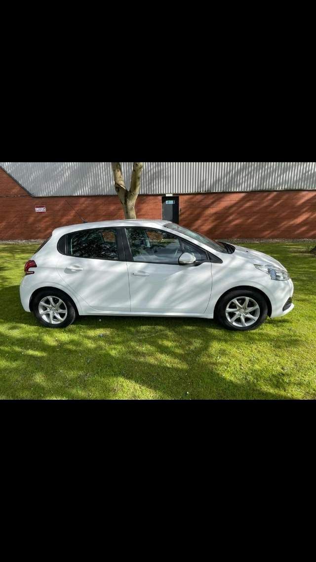 Peugeot 208 1.2 PureTech Active 5dr Hatchback Petrol White