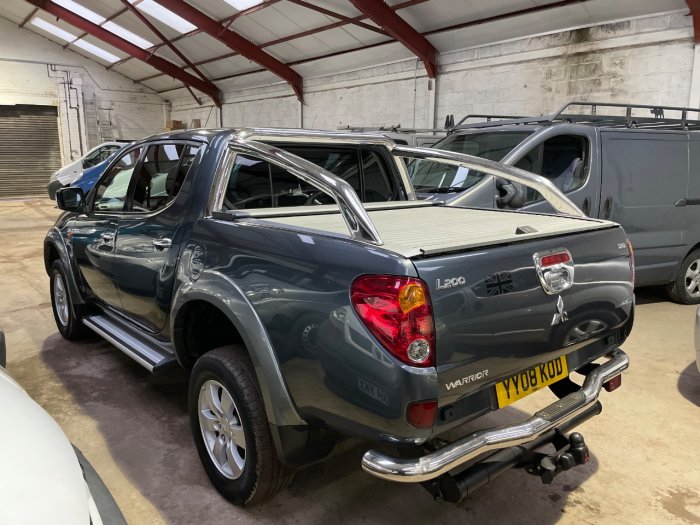 Mitsubishi L200 2.5 Double Cab DI-D Warrior 4WD 134Bhp Pick Up Diesel Grey