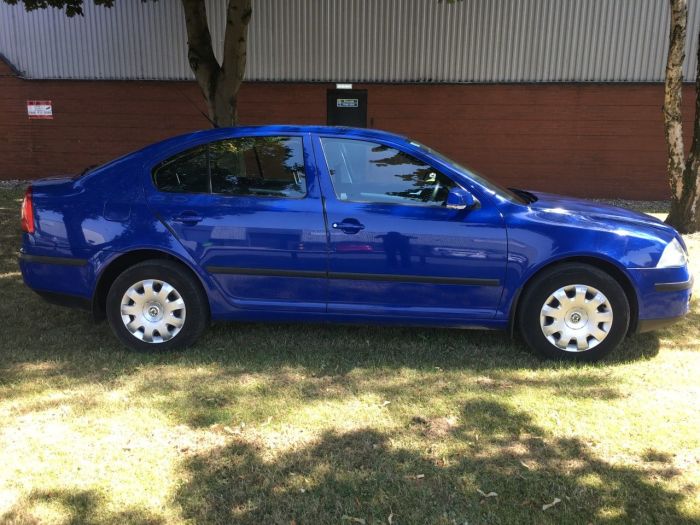 Skoda Octavia 1.6 FSI Ambiente 5dr Hatchback Petrol Blue