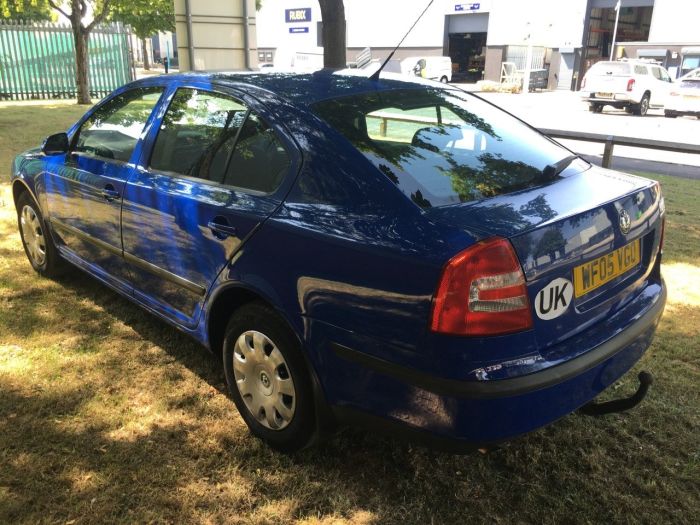 Skoda Octavia 1.6 FSI Ambiente 5dr Hatchback Petrol Blue