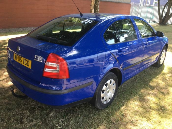 Skoda Octavia 1.6 FSI Ambiente 5dr Hatchback Petrol Blue