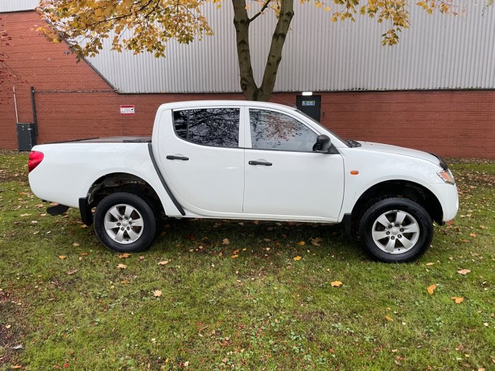 Mitsubishi L200 2.5 L200 4WORK DI-D D/C Pick Up Diesel White