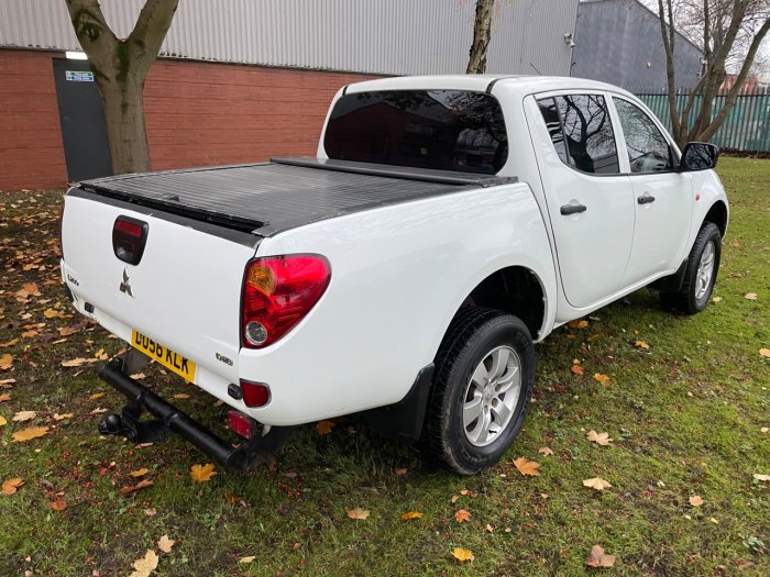 Mitsubishi L200 2.5 L200 4WORK DI-D D/C Pick Up Diesel White