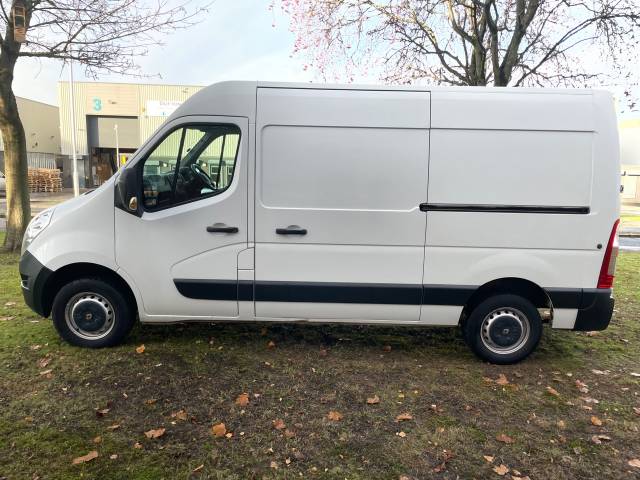 2014 Renault Master 2.3 MM35dCi 125 Business Medium Roof Van