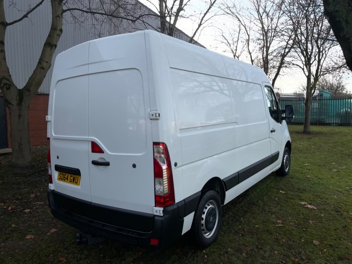 Renault Master 2.3 MM35dCi 125 Business Medium Roof Van Panel Van Diesel White