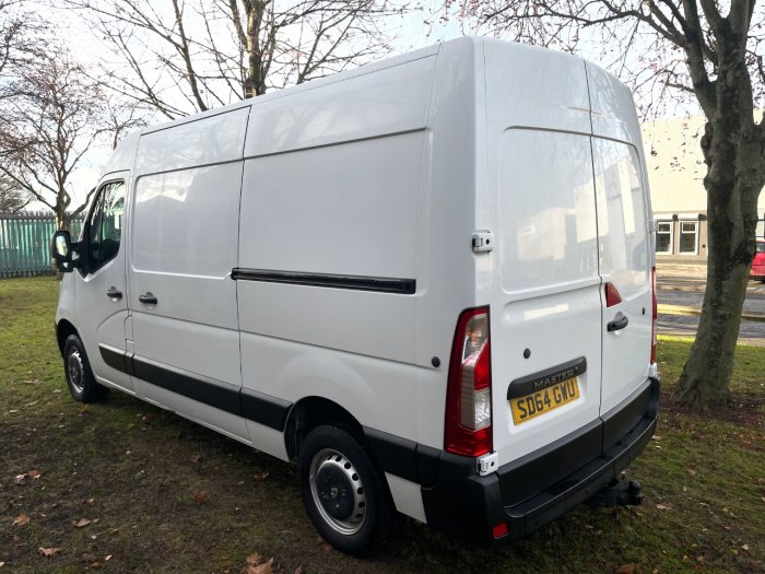 Renault Master 2.3 MM35dCi 125 Business Medium Roof Van Panel Van Diesel White