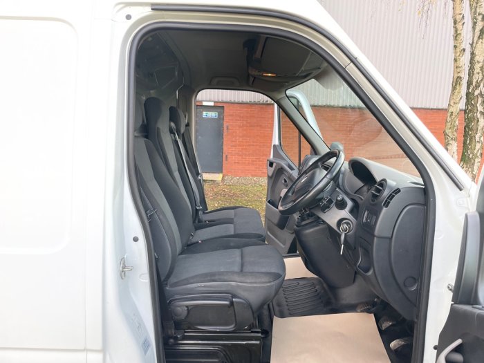 Renault Master 2.3 MM35dCi 125 Business Medium Roof Van Panel Van Diesel White