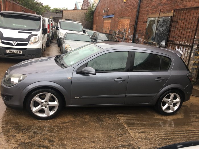 Vauxhall Astra 1.9 CDTi 16V SRi [150] 5dr Hatchback Diesel Grey