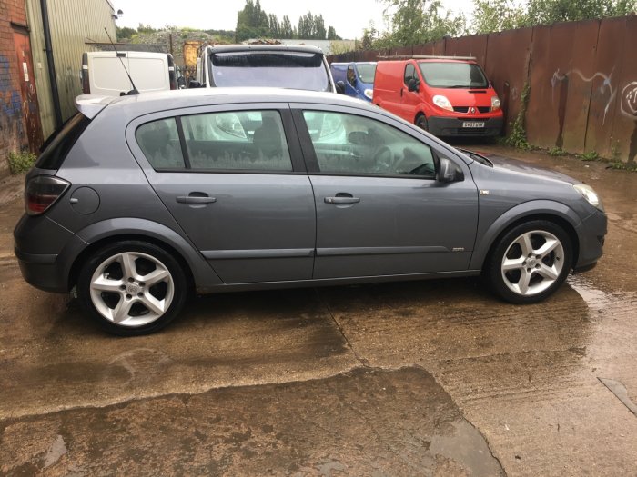 Vauxhall Astra 1.9 CDTi 16V SRi [150] 5dr Hatchback Diesel Grey