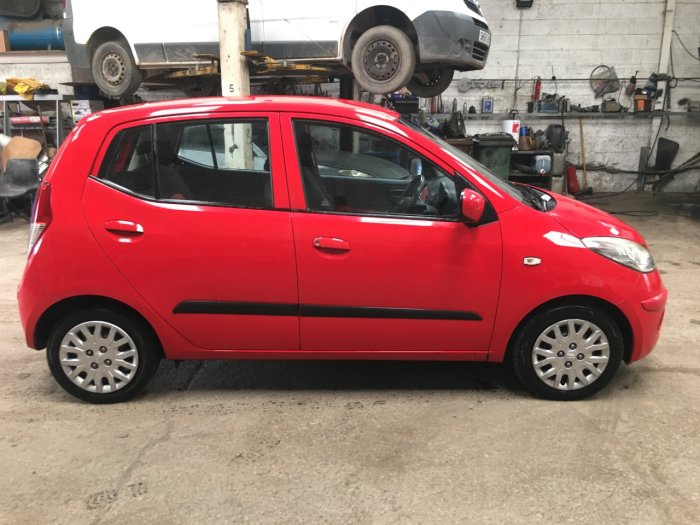 Hyundai i10 1.1 ES 5dr Hatchback Petrol Red