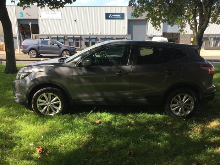 Nissan Qashqai 1.5 dCi Acenta Premium 5dr Hatchback Diesel Grey