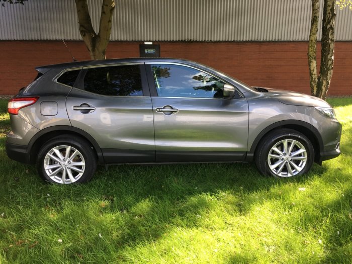 Nissan Qashqai 1.5 dCi Acenta Premium 5dr Hatchback Diesel Grey