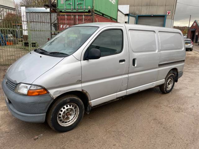 Toyota Hiace 2.5 HIACE 300 GS Panel Van Diesel Silver