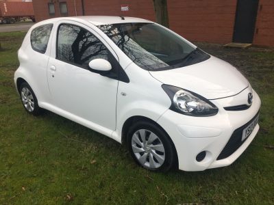 Toyota Aygo 1.0 VVT-i Ice 3dr Hatchback Petrol WhiteToyota Aygo 1.0 VVT-i Ice 3dr Hatchback Petrol White at Chequered Flag GB LTD Leeds