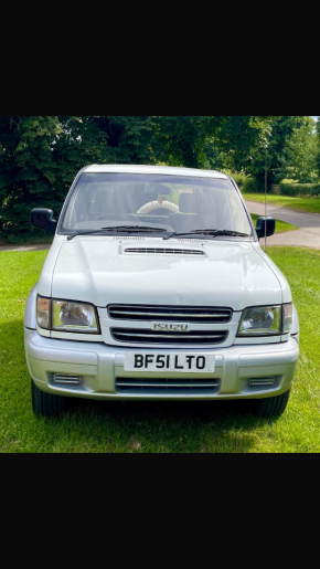 ISUZU TROOPER 2001 (51) at Chequered Flag GB LTD Leeds