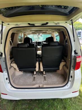 TOYOTA ALPHARD 2009 (gsz4134) at Chequered Flag GB LTD Leeds
