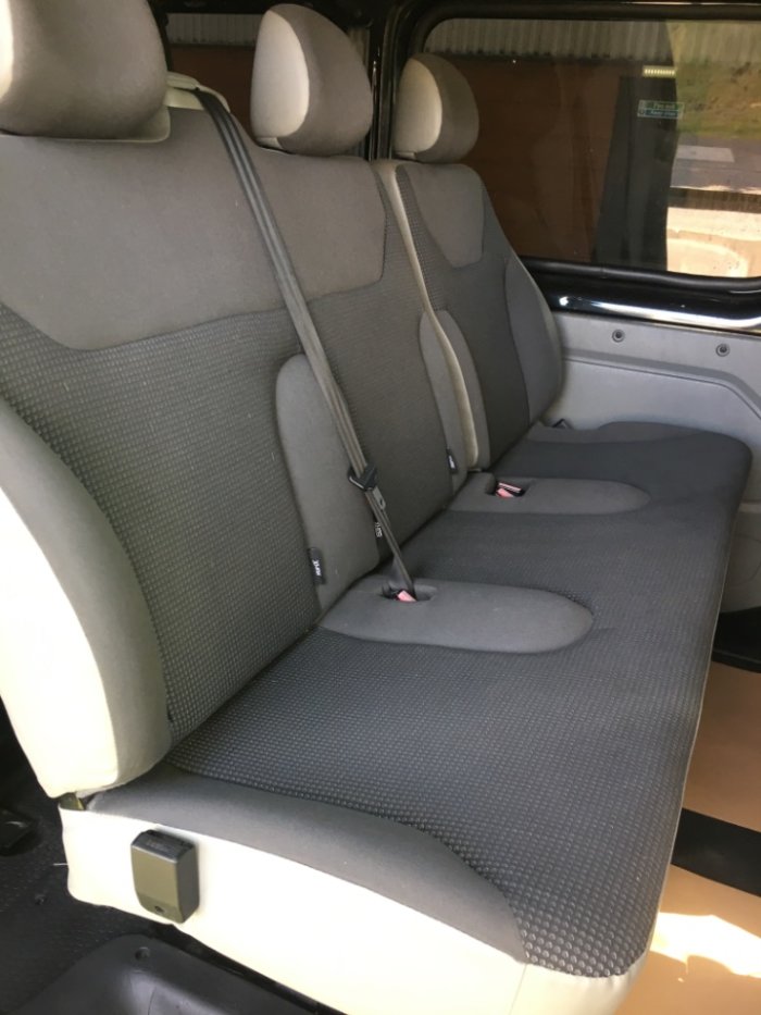 Vauxhall Vivaro 2.0CDTI [115PS] Combi 2.9t Euro 5 Minibus Diesel Black