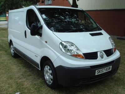 Renault Trafic 2.0 SL27dCi 115 Van Commercial Diesel WhiteRenault Trafic 2.0 SL27dCi 115 Van Commercial Diesel White at Chequered Flag GB LTD Leeds