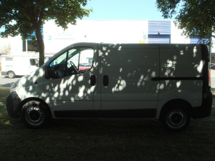 Vauxhall Vivaro 1.9DTi Van 2.7t Excellent original condition Commercial Diesel White