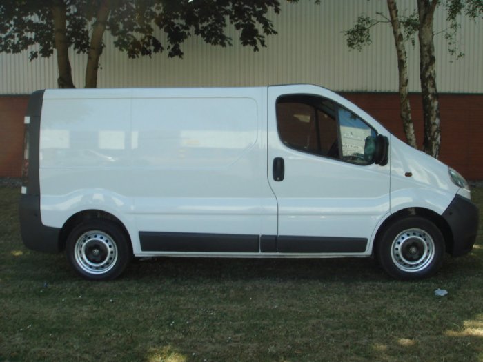 Vauxhall Vivaro 1.9DTi Van 2.7t Excellent original condition Commercial Diesel White