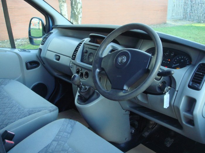Vauxhall Vivaro 1.9DTi Van 2.7t Gleaming Metallic Blue  Paint Commercial Diesel Blue