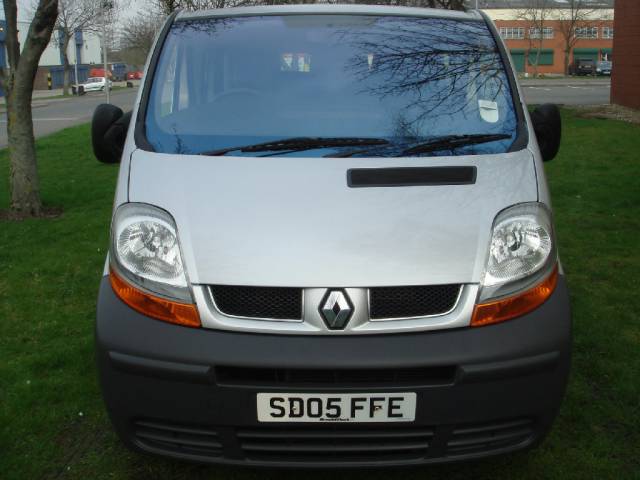 Renault Trafic 1.9 SL29dCi 100+ Crew Van Commercial Diesel Silver