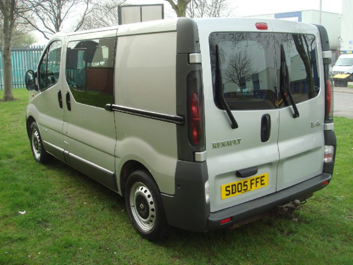 Renault Trafic 1.9 SL29dCi 100+ Crew Van Commercial Diesel Silver