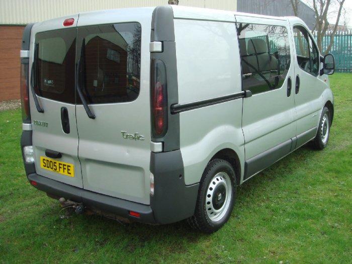 Renault Trafic 1.9 SL29dCi 100+ Crew Van Commercial Diesel Silver