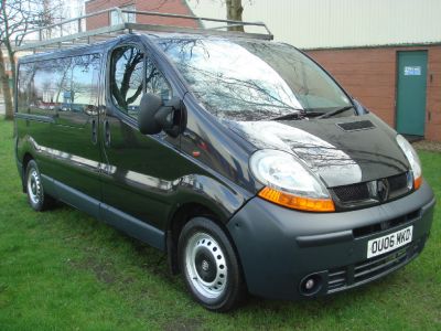 Renault Trafic 1.9 LL29dCi 100 Crew Van Commercial Diesel BlackRenault Trafic 1.9 LL29dCi 100 Crew Van Commercial Diesel Black at Chequered Flag GB LTD Leeds