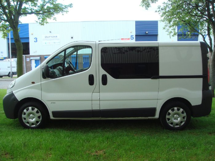 Vauxhall Vivaro 1.9DTi Van 2.7t Crew Van 5 Seats Commercial Diesel White