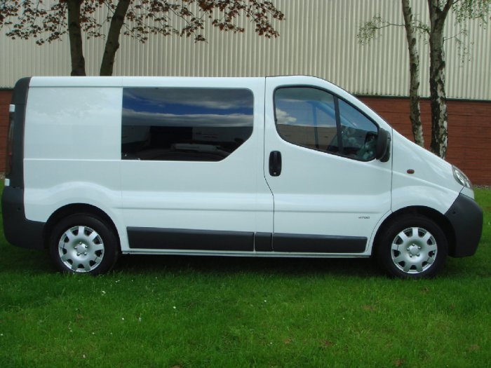 Vauxhall Vivaro 1.9DTi Van 2.7t Crew Van 5 Seats Commercial Diesel White