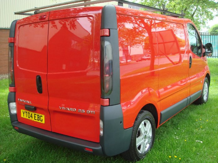 Vauxhall Vivaro Sportive 2.5CDTI 16v 2.7t Commercial Diesel Red