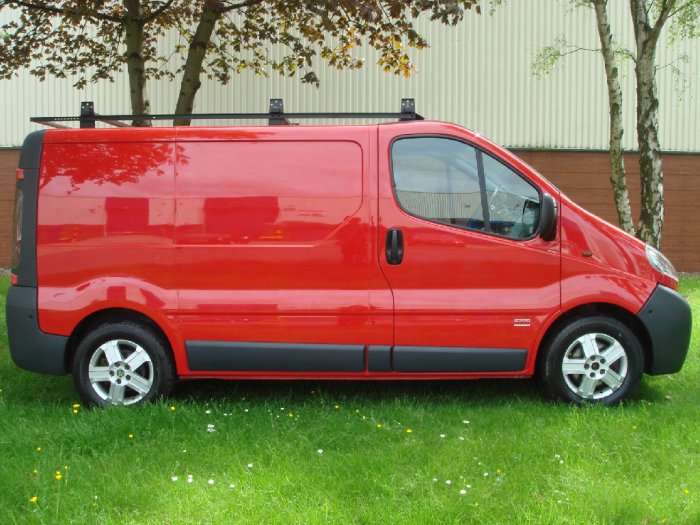 Vauxhall Vivaro Sportive 2.5CDTI 16v 2.7t Commercial Diesel Red