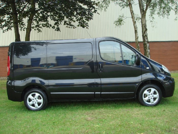 Renault Trafic 2.0 SL27dCi 115 Sport Van Panel Van Diesel BLACK