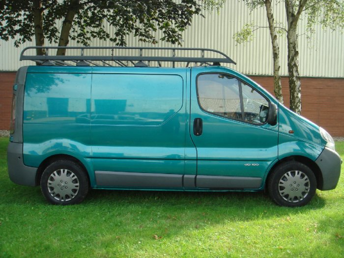 Renault Trafic 1.9 SWB Diesel SL27dCi 100 Van Panel Van Diesel GREEN