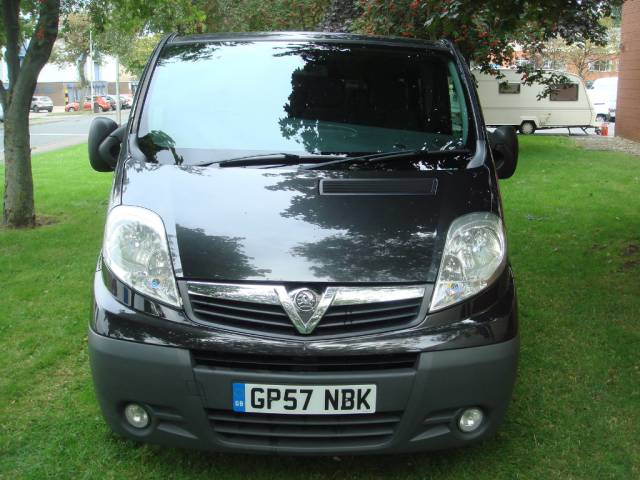 Vauxhall Vivaro 2.0 CDTi 16v 2900 LWB Combi 5dr (9 Seats) MPV Diesel Black