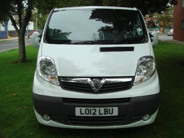 Vauxhall Vivaro 2.0CDTi Sportive 2900 LWB Panel Van Panel Van Diesel White