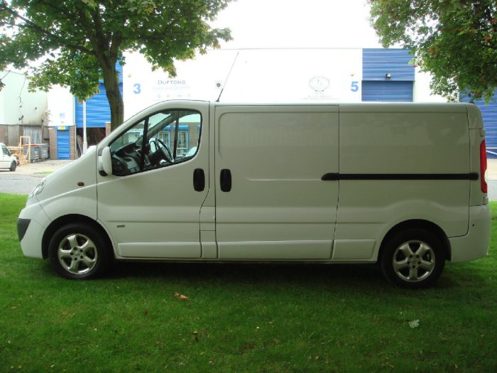 Vauxhall Vivaro 2.0CDTi Sportive 2900 LWB Panel Van Panel Van Diesel White