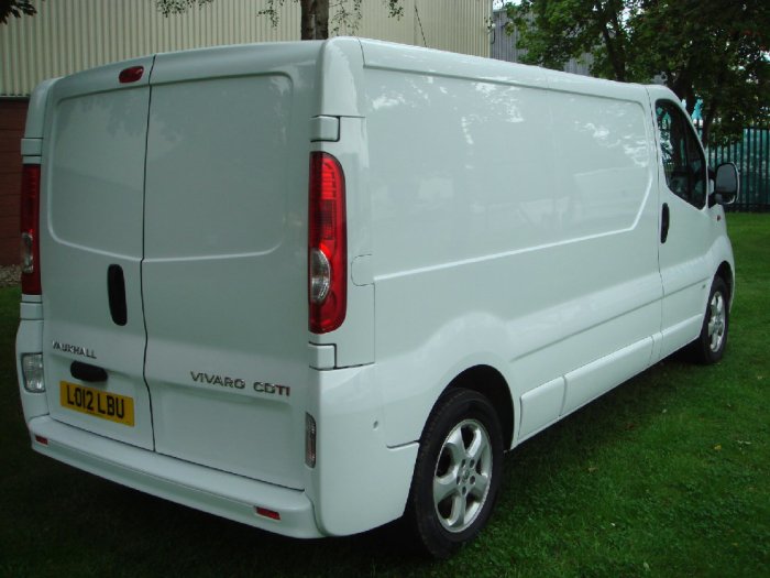 Vauxhall Vivaro 2.0CDTi Sportive 2900 LWB Panel Van Panel Van Diesel White