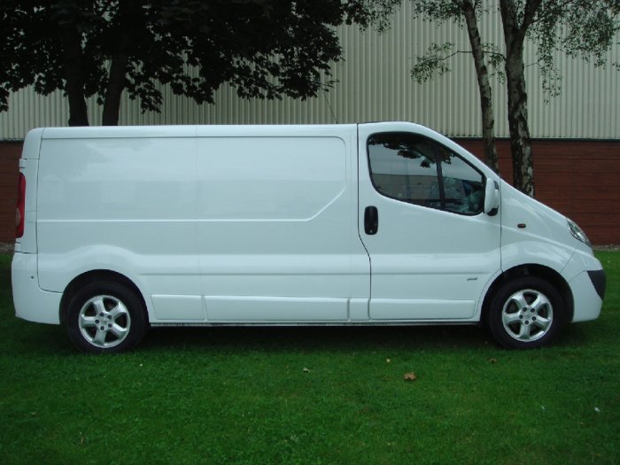 Vauxhall Vivaro 2.0CDTi Sportive 2900 LWB Panel Van Panel Van Diesel White