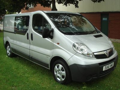 Vauxhall Vivaro 2.0CDTi 2900 LWB Combi Van Combi-Van Diesel SilverVauxhall Vivaro 2.0CDTi 2900 LWB Combi Van Combi-Van Diesel Silver at Chequered Flag GB LTD Leeds