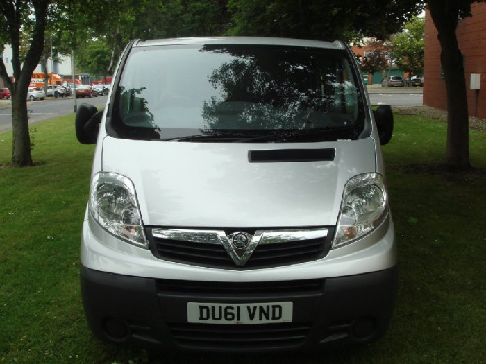 Vauxhall Vivaro 2.0CDTi 2900 LWB Combi Van Combi-Van Diesel Silver